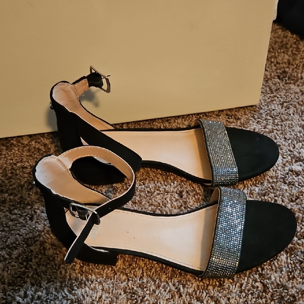 Madden NYC Elegant Black and Silver Women's Sandals